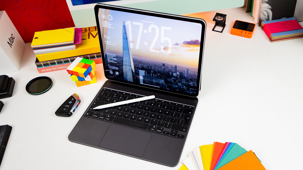 iPad keyboard shortcuts shown on an M4 iPad Pro