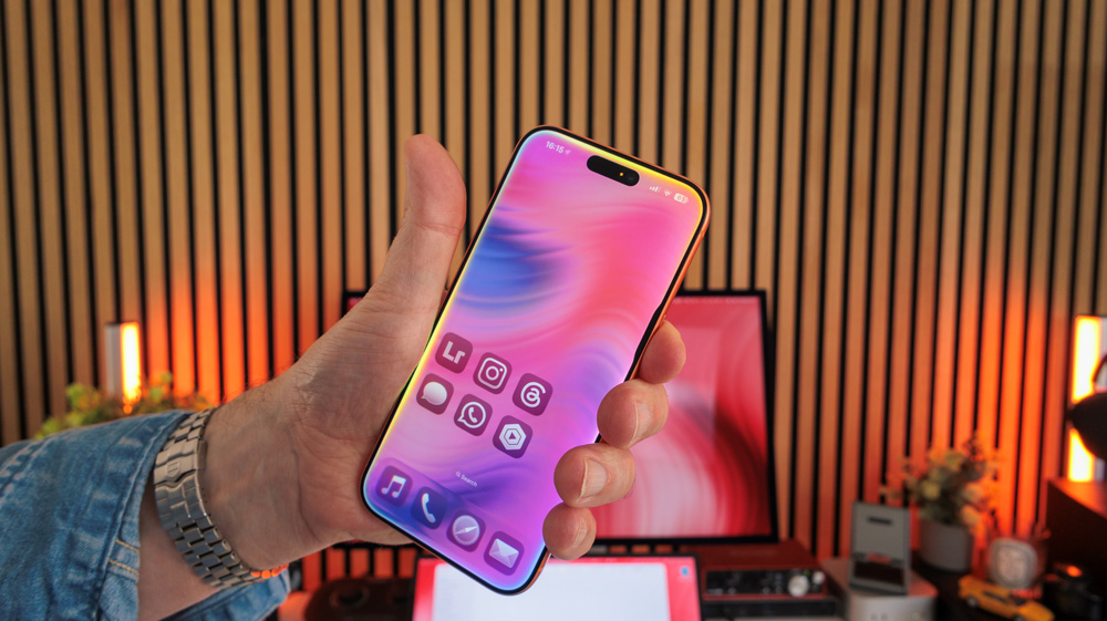 iPhone 17 Pro Max and Siri